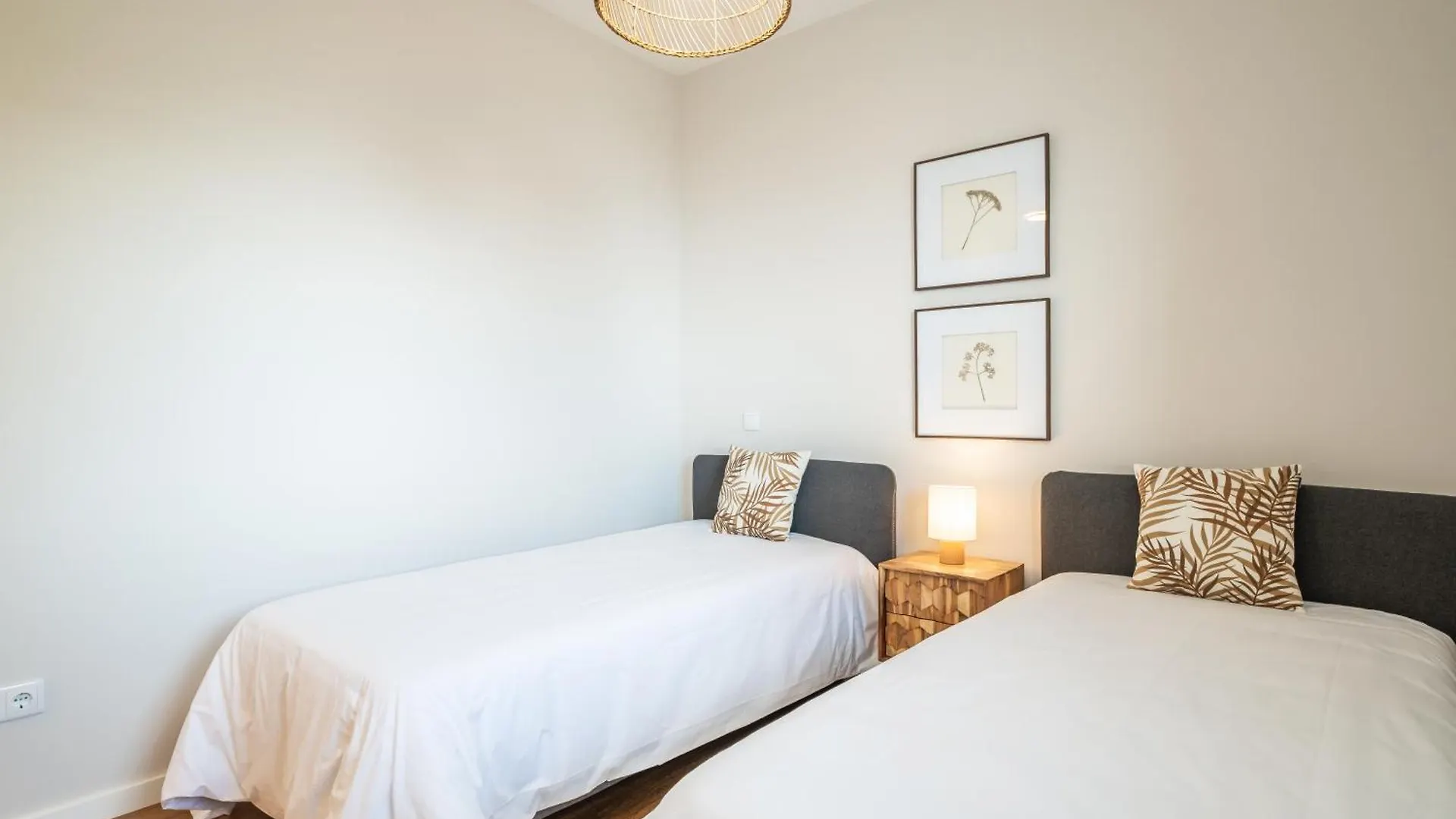 Apartment With Ocean View And Parking Funchal  Portugalia