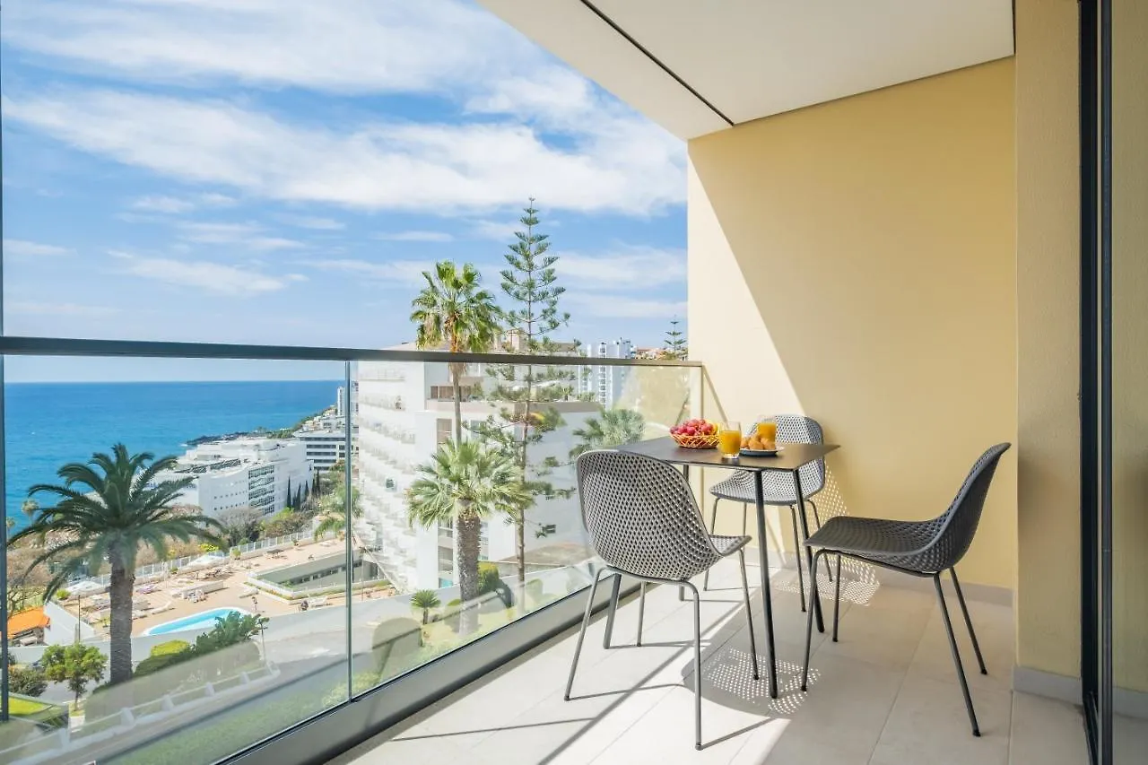 Apartment With Ocean View And Parking location